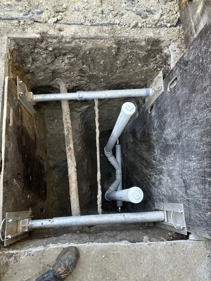 Experienced plumber completing Drain Cleaning work in Tolono